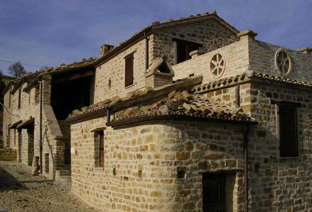 Azienda Agrituristica Colle San Giorgio Кастильоне-Мессер-Раймондо Экстерьер фото